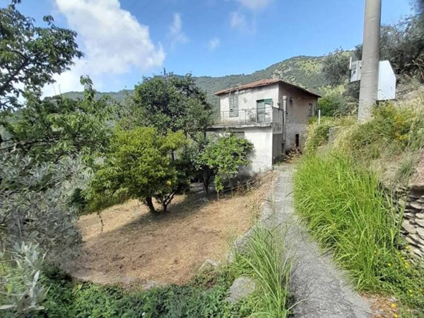 casa indipendente in vendita ad Avegno in zona Testana