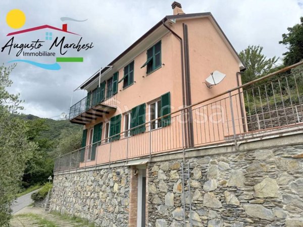 appartamento in vendita ad Avegno in zona Salto