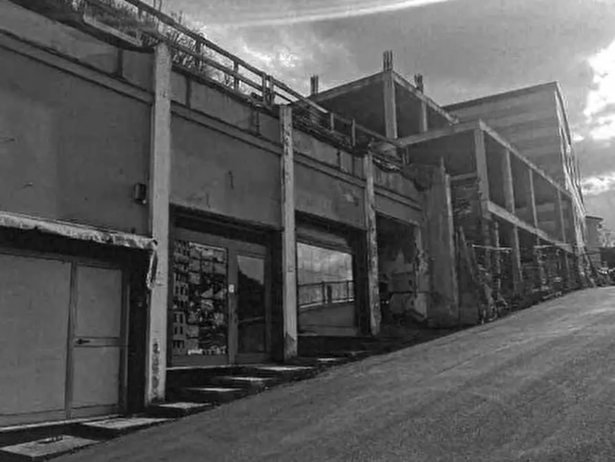 locale commerciale in vendita ad Avegno