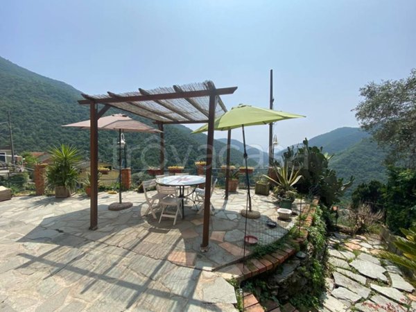 casa indipendente in vendita ad Avegno in zona Salto