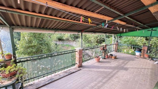 casa indipendente in vendita ad Avegno in zona Salto