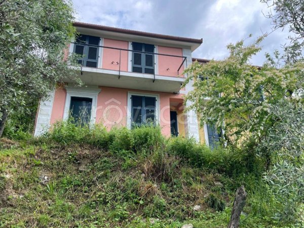 appartamento in vendita ad Avegno in zona Salto