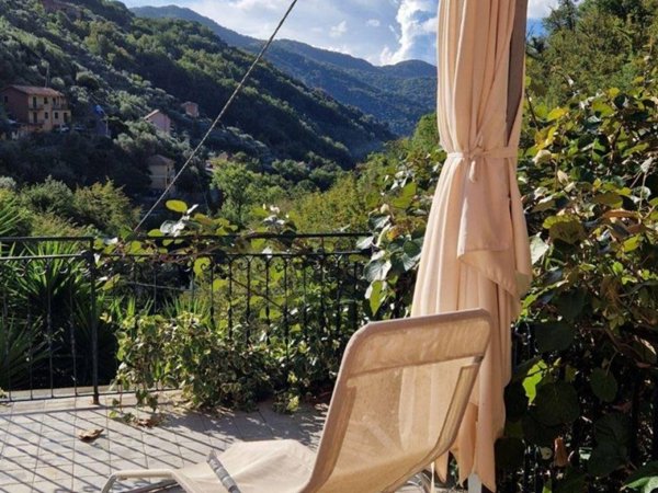 casa indipendente in vendita ad Avegno in zona Testana