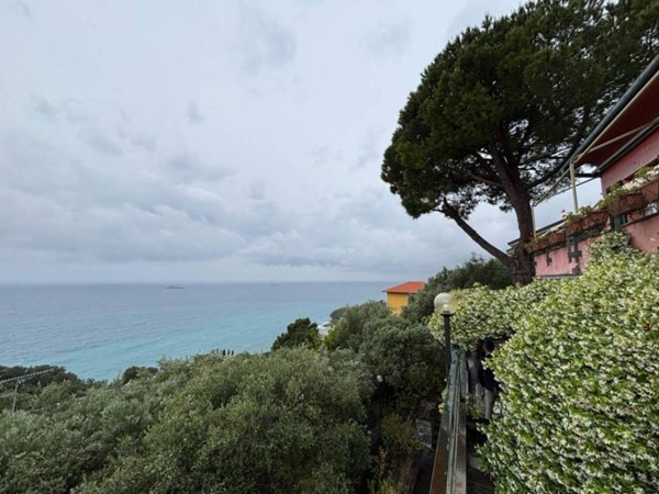 casa indipendente in vendita ad Avegno