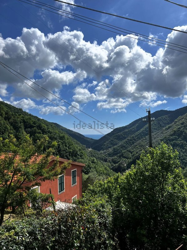 appartamento in vendita ad Avegno in zona Salto