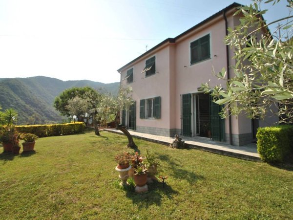 casa indipendente in vendita ad Avegno in zona Testana