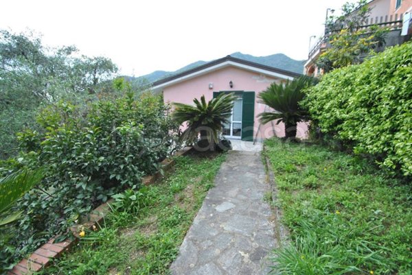 casa indipendente in vendita ad Avegno in zona Salto