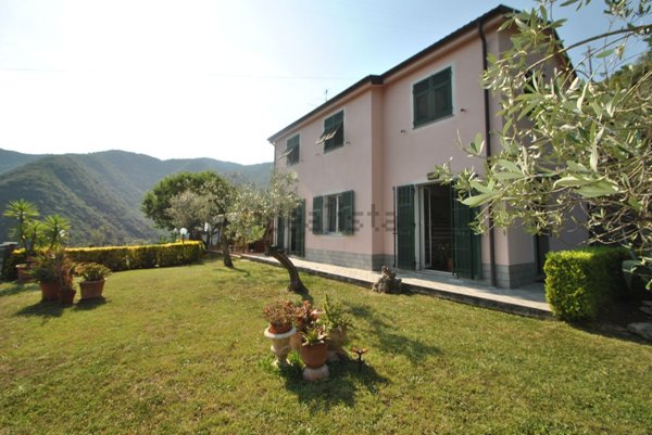 casa indipendente in vendita ad Avegno in zona Testana