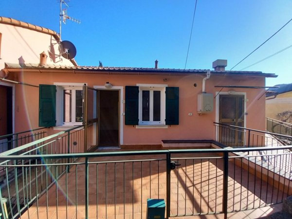appartamento in vendita ad Avegno in zona Salto