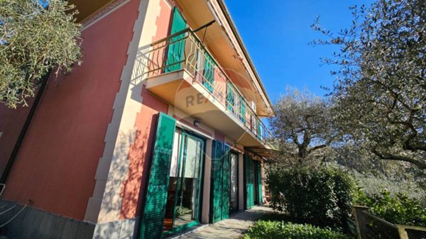 casa indipendente in vendita ad Avegno
