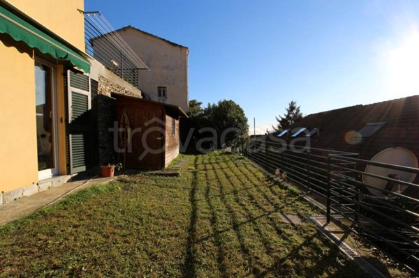 appartamento in vendita ad Avegno in zona Testana