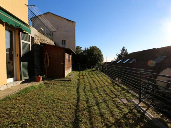 appartamento in vendita ad Avegno in zona Testana