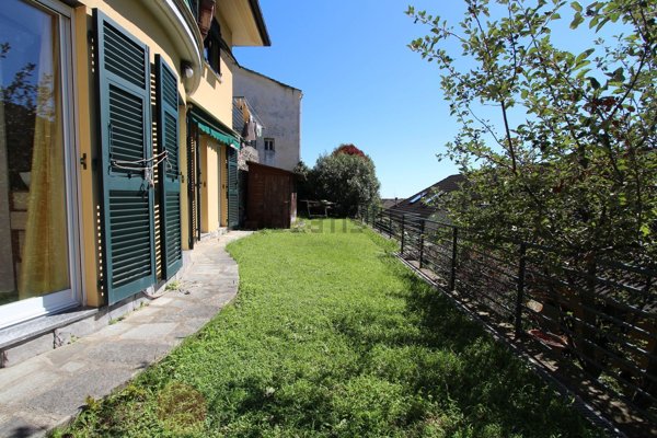 appartamento in vendita ad Avegno in zona Testana