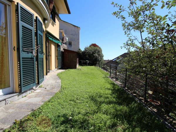 appartamento in vendita ad Avegno in zona Testana