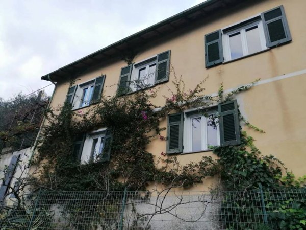 casa indipendente in vendita ad Avegno