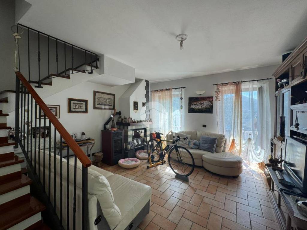 casa indipendente in vendita ad Avegno
