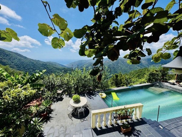 casa indipendente in vendita ad Avegno