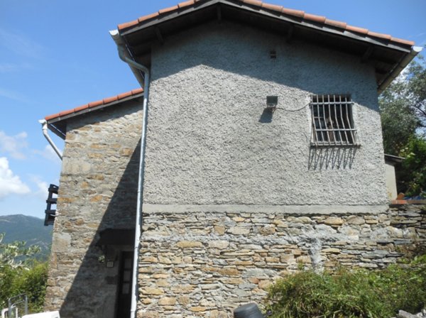 casa indipendente in vendita ad Avegno