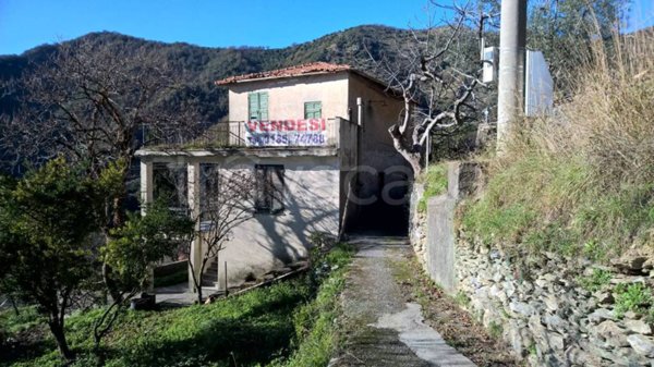 casa indipendente in vendita ad Avegno