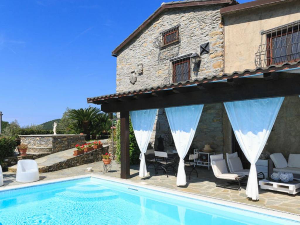 casa indipendente in vendita ad Avegno