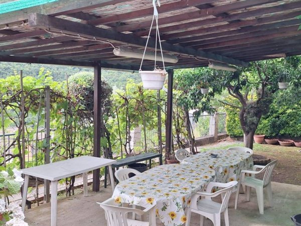 appartamento in vendita ad Avegno in zona Salto