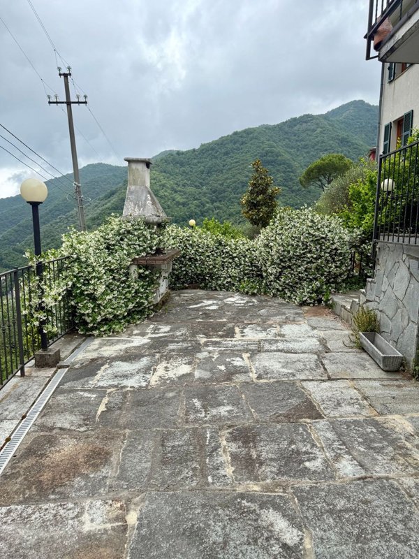 appartamento in vendita ad Avegno