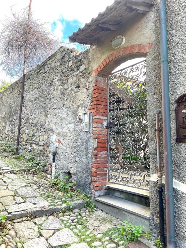 appartamento in vendita ad Avegno