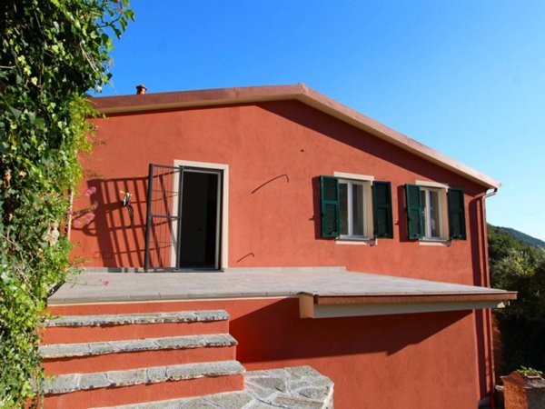 appartamento in vendita ad Avegno in zona Salto