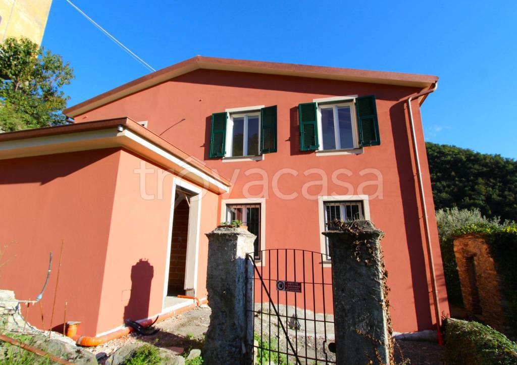 appartamento in vendita ad Avegno in zona Salto