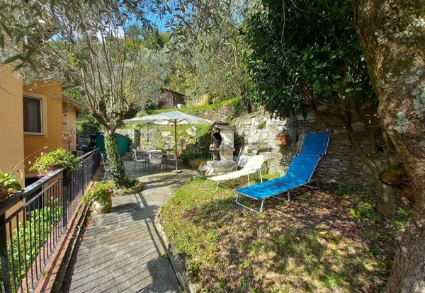 appartamento in vendita ad Avegno in zona Salto