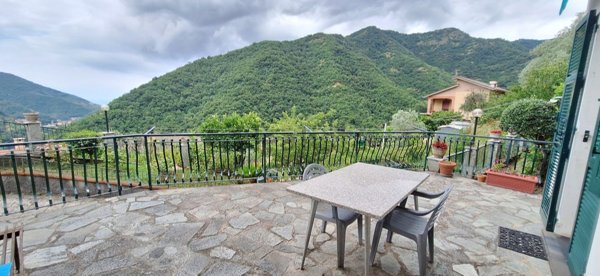 appartamento in vendita ad Avegno