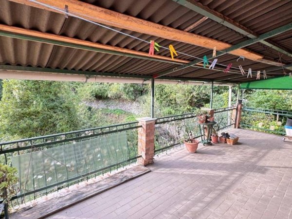 casa semindipendente in vendita ad Avegno in zona Salto