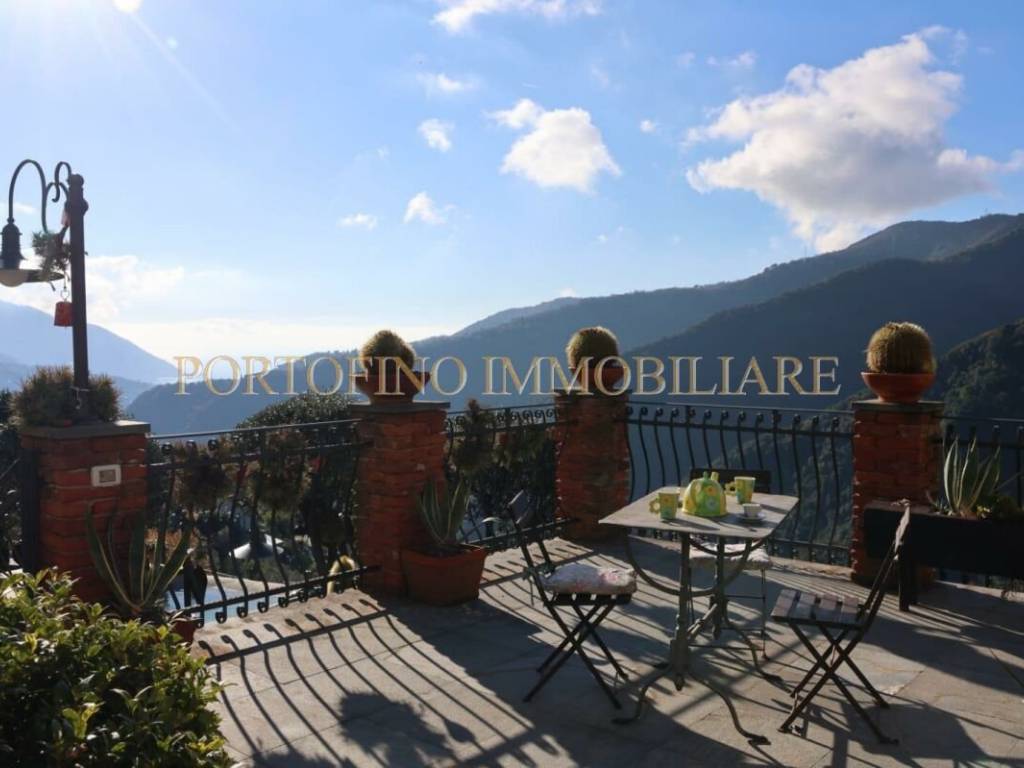 casa indipendente in vendita ad Avegno in zona Testana