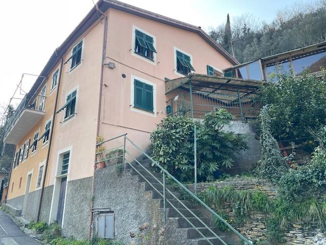 appartamento in vendita ad Avegno in zona Salto