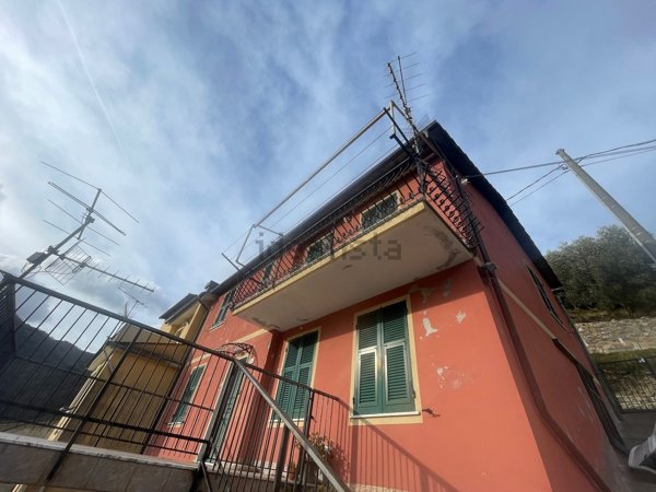 appartamento in vendita ad Avegno in zona Salto