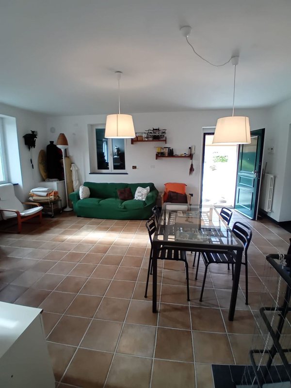 appartamento in vendita ad Avegno in zona Salto