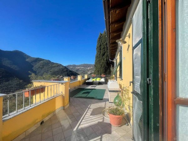 casa indipendente in vendita ad Avegno