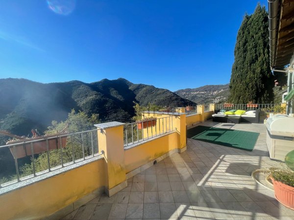 casa indipendente in vendita ad Avegno