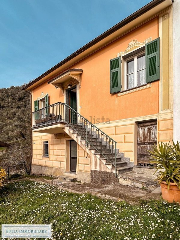 casa indipendente in vendita ad Avegno