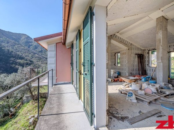 appartamento in vendita ad Avegno in zona Salto