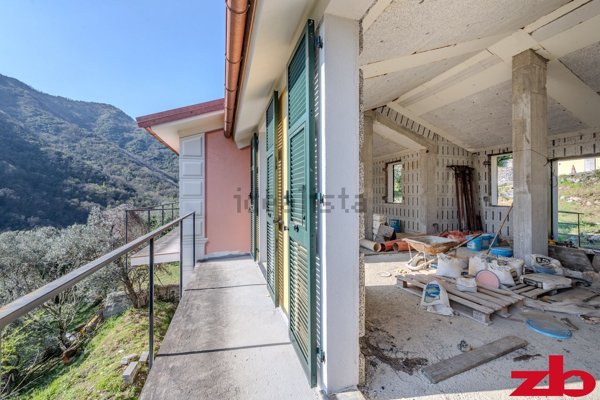 appartamento in vendita ad Avegno in zona Salto