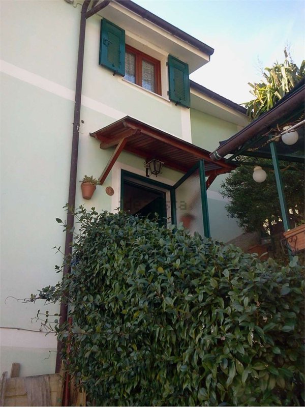casa indipendente in vendita ad Avegno