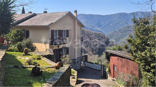 appartamento in vendita ad Avegno in zona Vescina