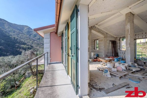 appartamento in vendita ad Avegno in zona Salto