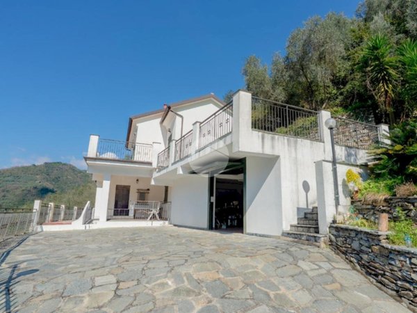 casa indipendente in vendita ad Avegno
