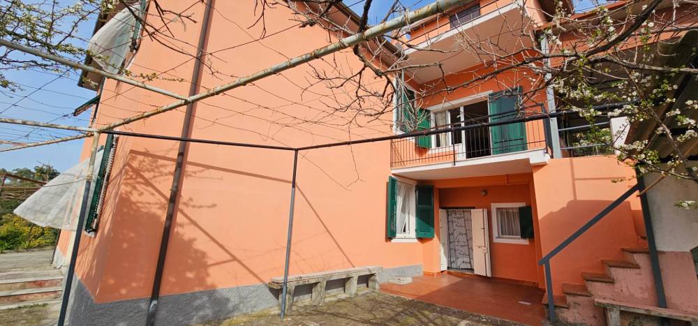 casa indipendente in vendita ad Avegno