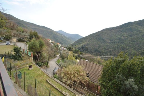 appartamento in vendita ad Avegno in zona Salto