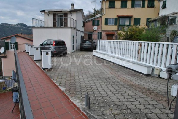 casa indipendente in vendita ad Avegno in zona Salto