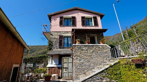 casa indipendente in vendita ad Avegno in zona Testana