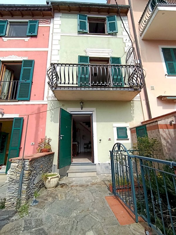 casa indipendente in vendita ad Avegno